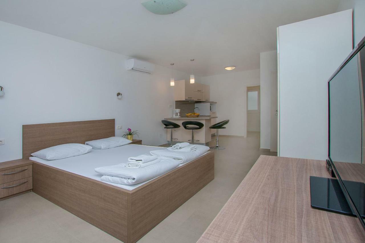 Apartments Villa Aquamarine Duce Exterior photo